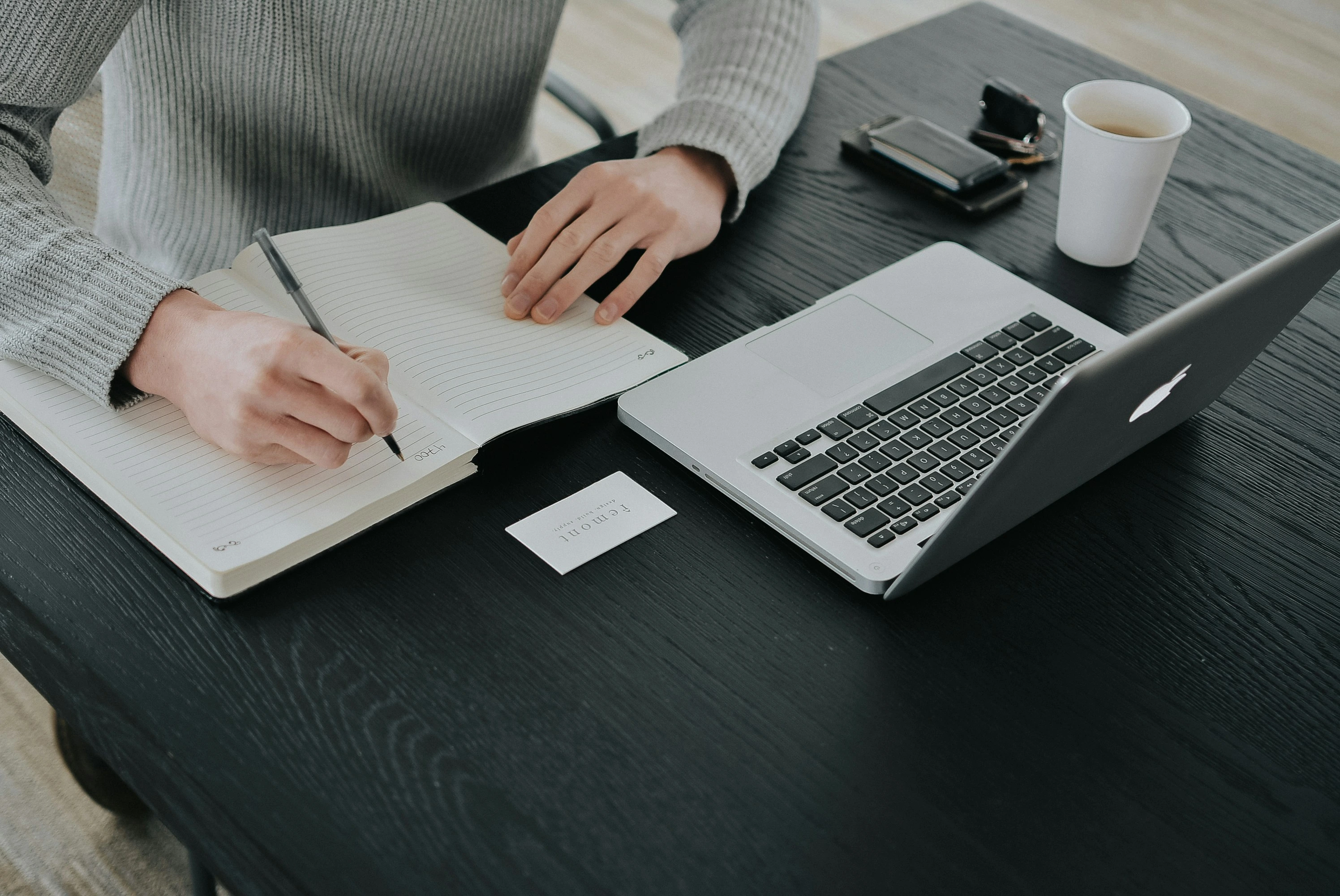 The Best Professional Resume Tips for 2025: Stand Out and Succeed
